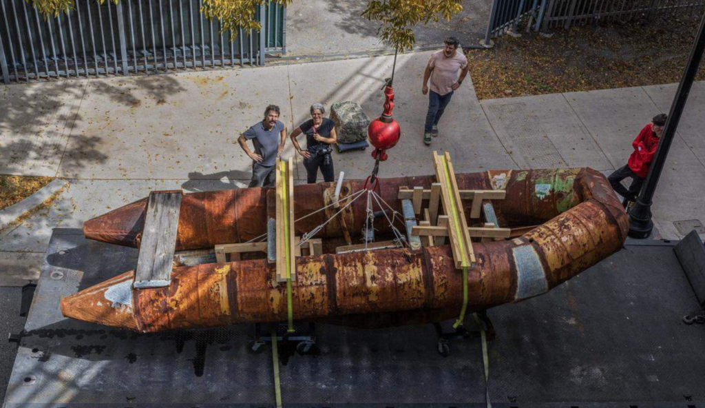 Exile, Balsa on Crane, Antonia Wright and Ruben Millares, Photo by Pedro Portal